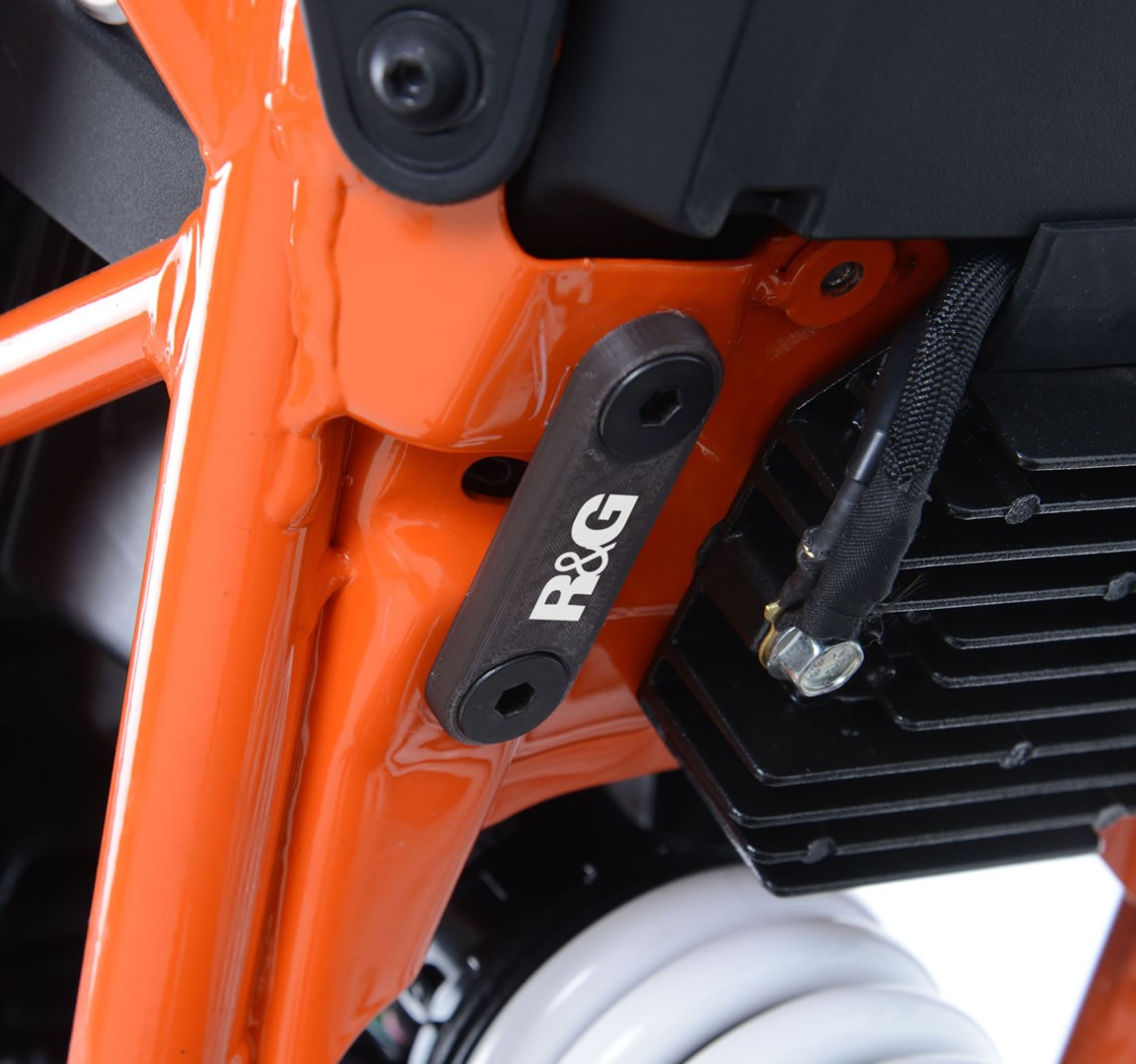 Hátsó lábtartó takaró plakettek KTM Duke 125 '17- modellek - Image 4