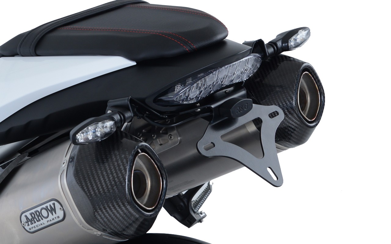 Rövid rendszámtábla tartó Triumph Speed Triple S '16- / Speed Triple R '16-'17 / Speed Triple RS '18-'20 (kompatibilis Arrow és gyári kipufogókkal)