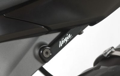 Kipufogó tartó konzol és lábtartóhely takaró plakett Kawasaki ZX6R '09- - Image 4